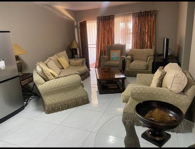 3 BEDROOM TOWNHOUSE FOR SALE IN OAKDENE